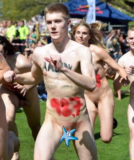Nude guys at Roskilde running