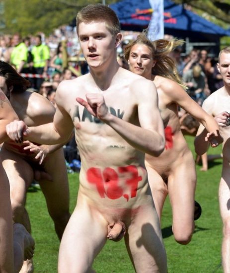 Nude guys at Roskilde running