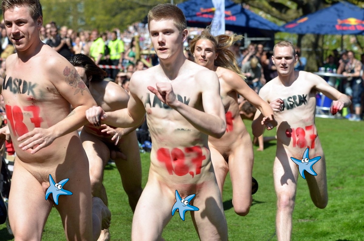 Nude guys at Roskilde running
