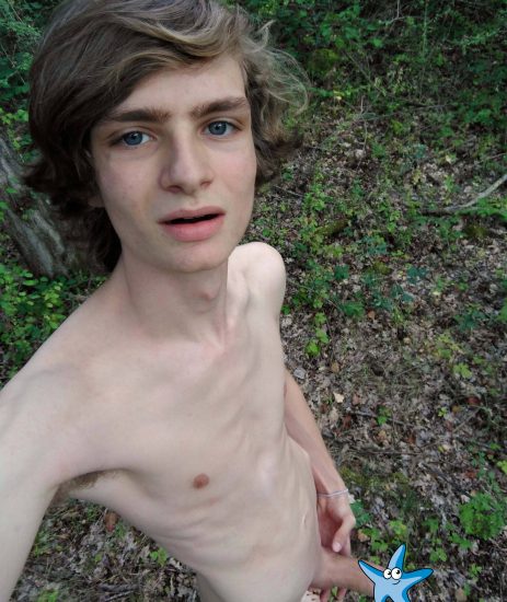 Nude selfie in the woods