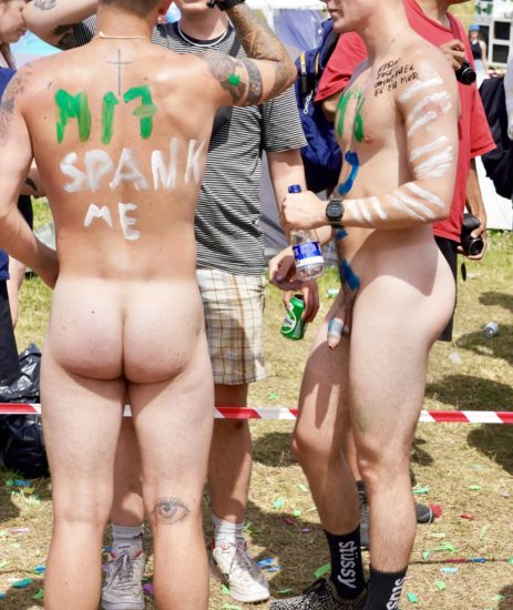 Sexy nude guy at Roskilde